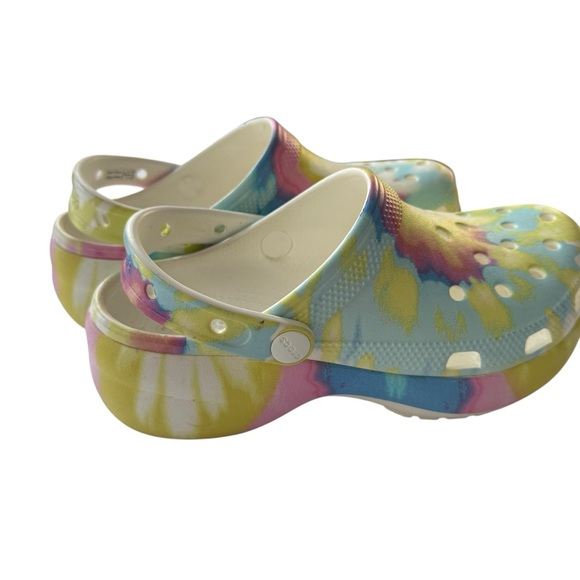 CROCS Tie Dye Platform Clog - Picture 2 of 5